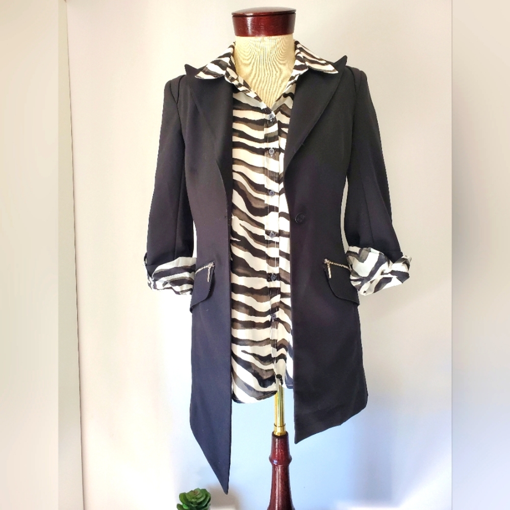 Banana republic zebra print blouse. Size small. - Picture 8 of 9